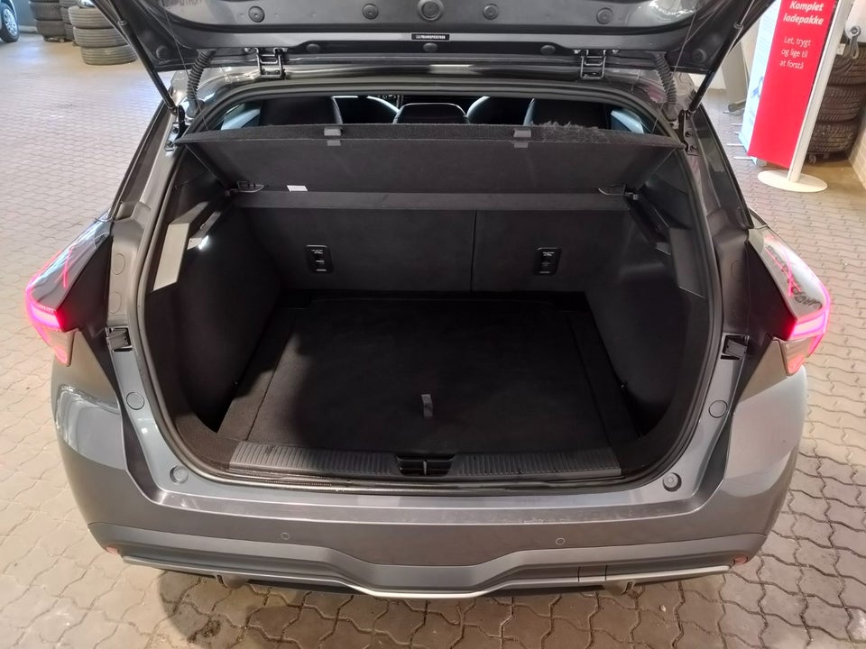 MG 4 77 Luxury Extended Range 5d