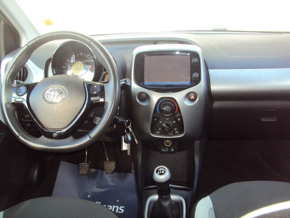 Toyota Aygo 1,0 VVT-i x-touch 5d