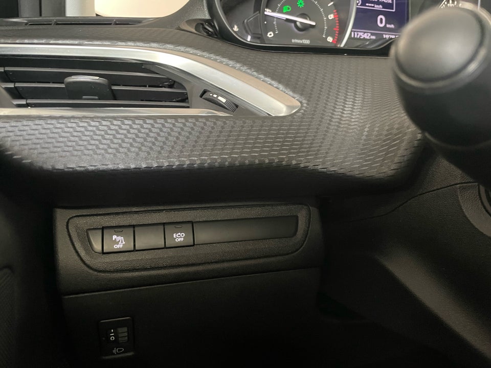 Peugeot 208 1,5 BlueHDi 100 Privé 5d