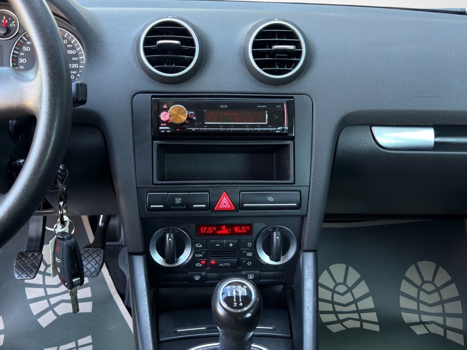 Audi A3 1,6 Ambiente Sportback 5d