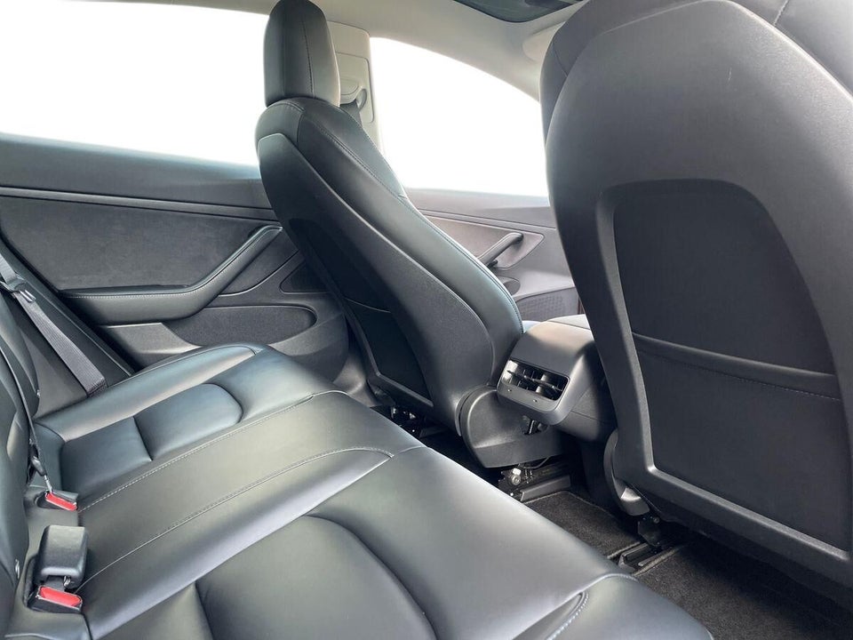 Tesla Model 3 Standard Range+ RWD 4d