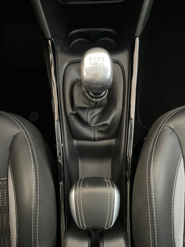 Peugeot 2008 1,2 PureTech 110 Prestige Sky 5d