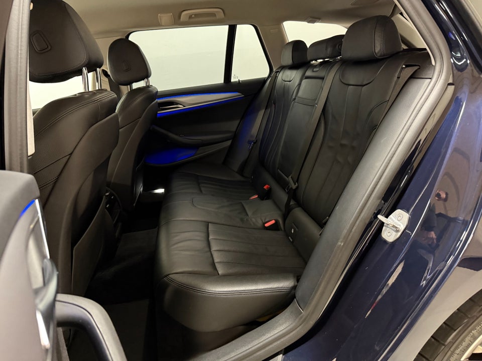 BMW 520d 2,0 Touring Connected aut. 5d