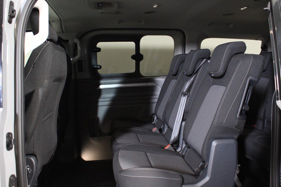 VW e-Caravelle 64 Style SWB