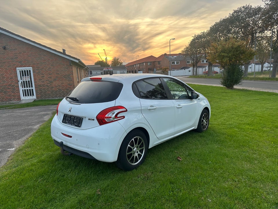 Peugeot 208 1,2 VTi Active 5d
