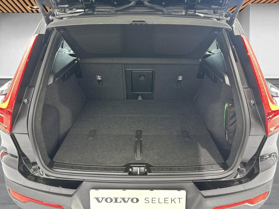 Volvo EX40 Standard Range Plus 5d