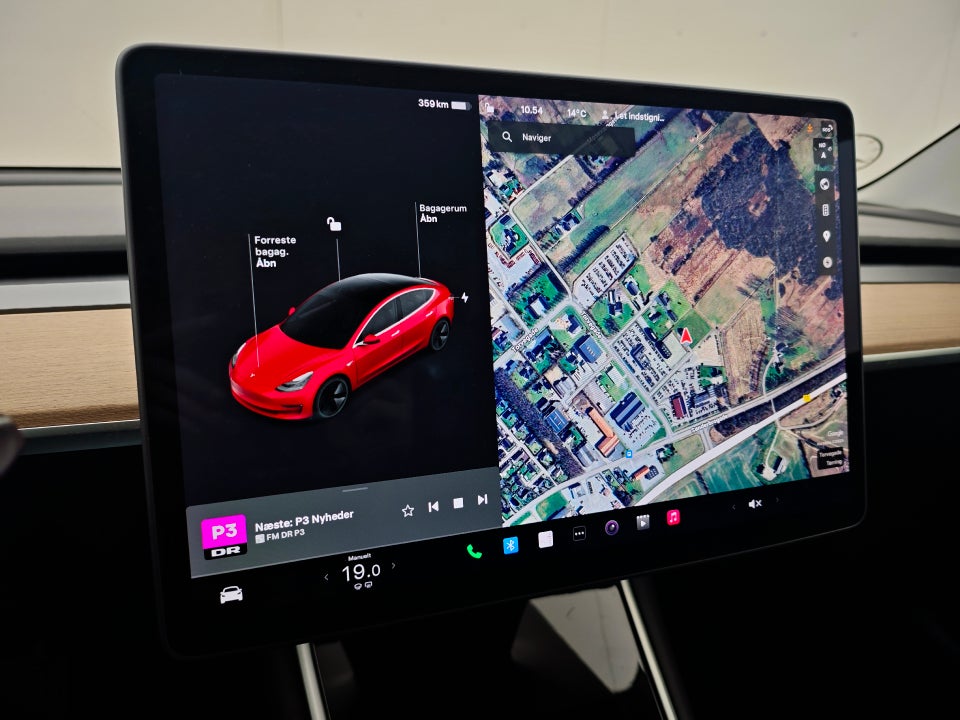 Tesla Model 3 Long Range AWD 4d