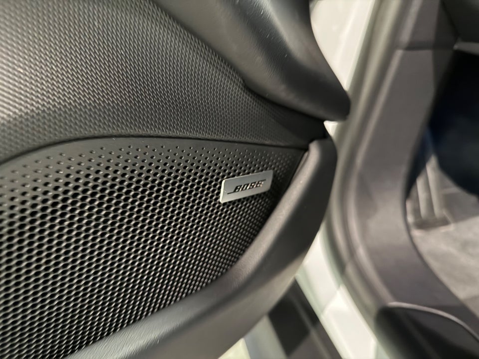 Porsche Taycan Performance+ 4d