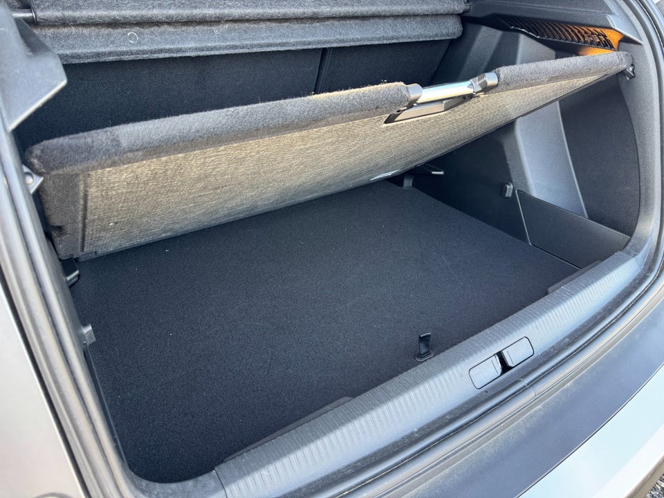 Peugeot e-2008 50 GT 5d