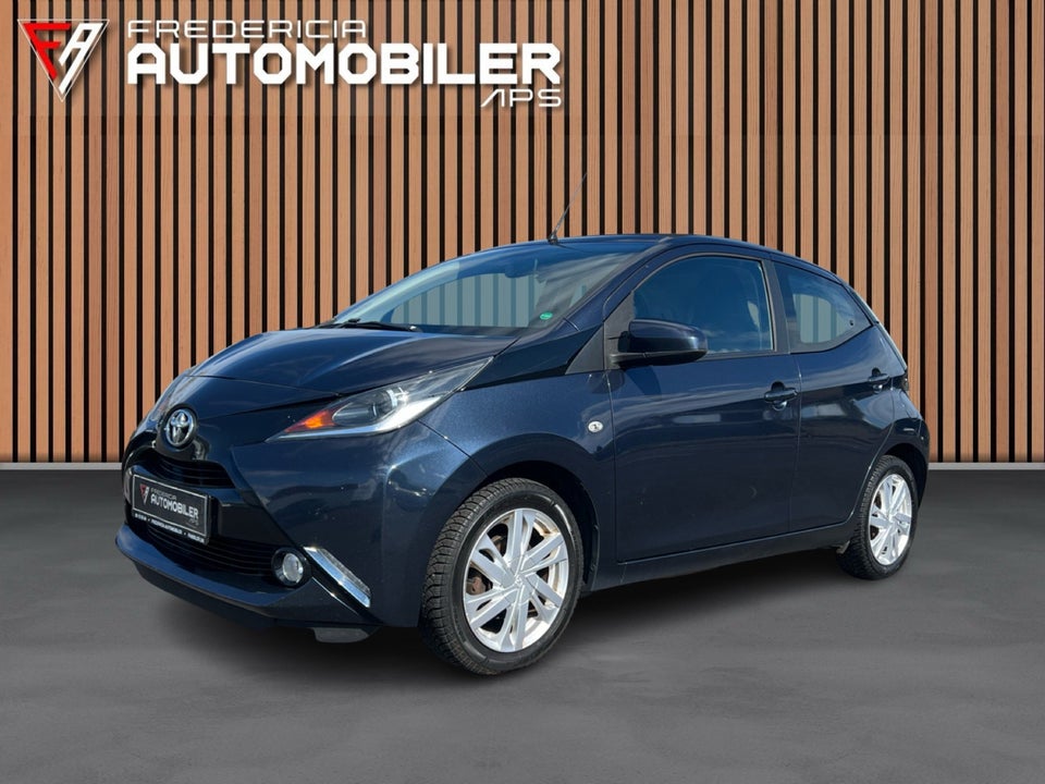 Toyota Aygo 1,0 VVT-i x-wave Sky 5d