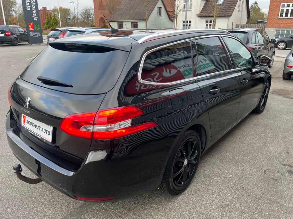 Peugeot 308 1,5 BlueHDi 130 Selection Sky SW 5d