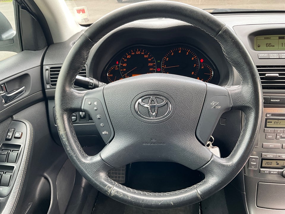 Toyota Avensis 1,8 VVT-i Sol stc. 5d