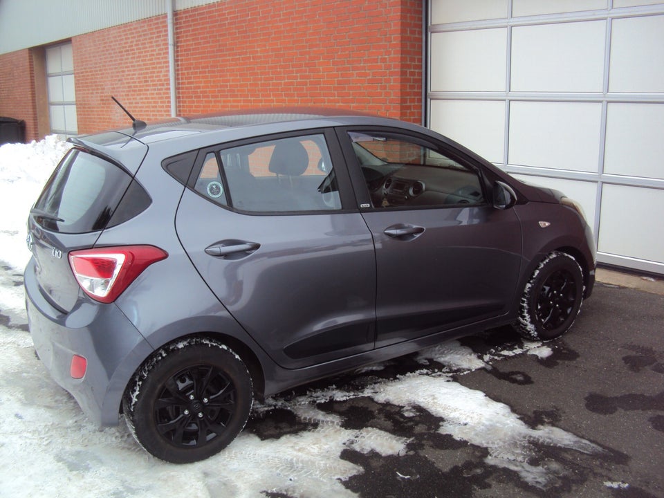 Hyundai i10 1,0 Black Line 5d
