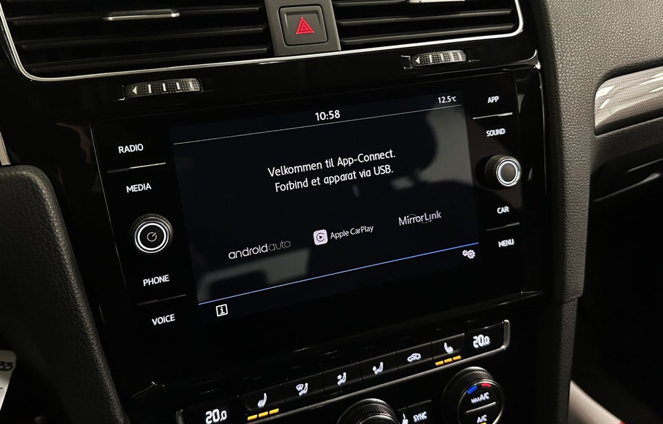 VW Golf VII 1,6 TDi 115 IQ.Drive Variant DSG 5d