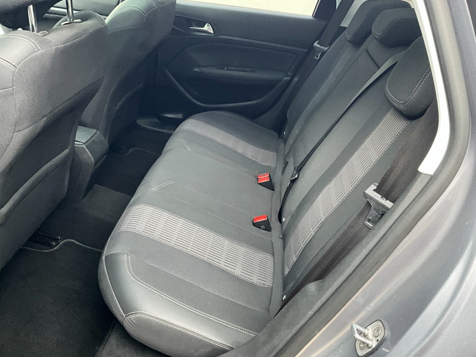 Peugeot 308 1,5 BlueHDi 130 Selection Sky SW 5d