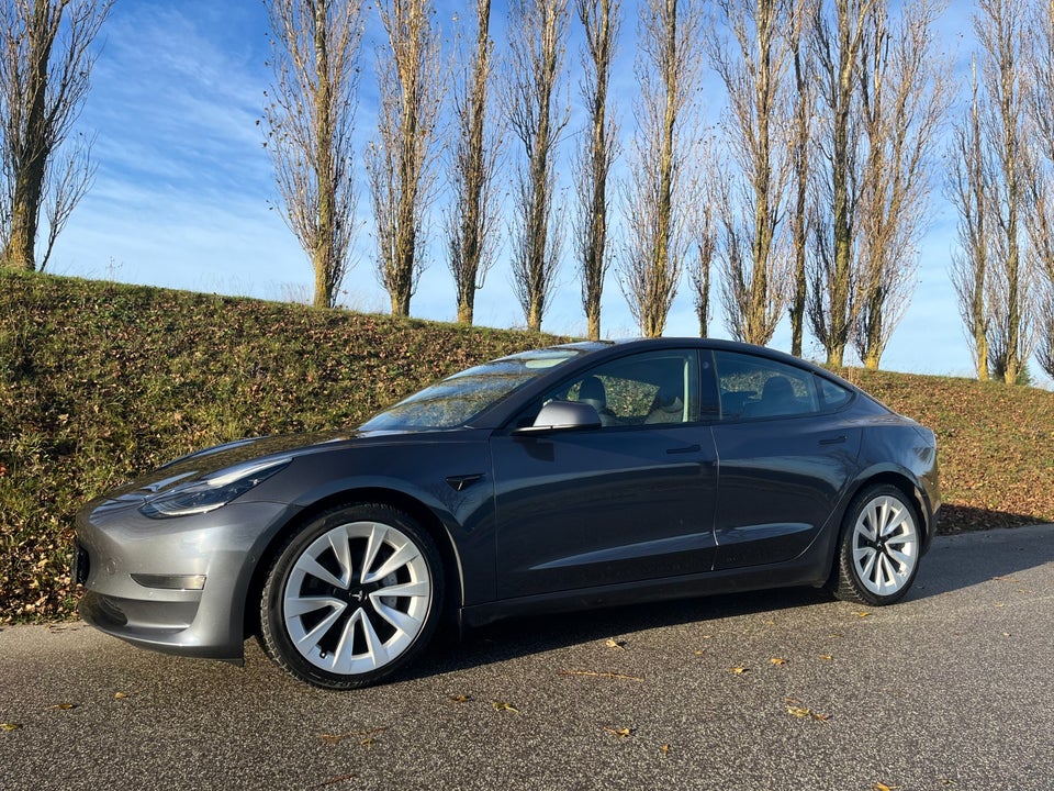 Tesla Model 3 Long Range AWD 4d