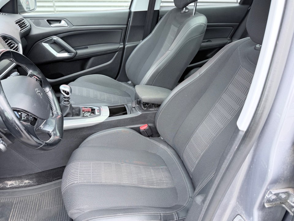 Peugeot 308 1,5 BlueHDi 130 Allure Sky SW 5d
