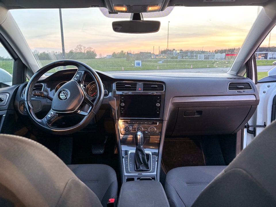 VW Golf VII 2,0 TDi 150 Comfortline Connect DSG Van 5d