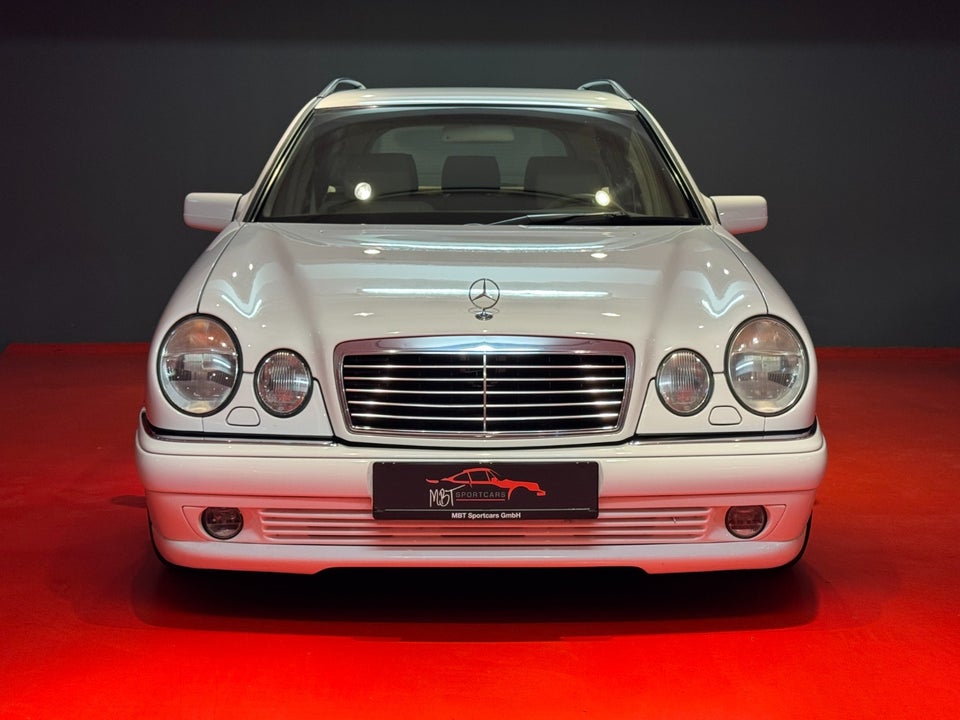 Mercedes E320 3,2 stc. 5d