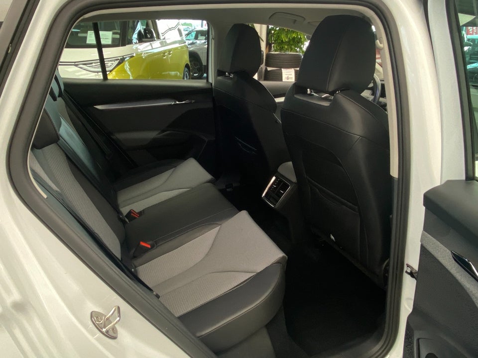 Skoda Enyaq 60 iV Loft 5d
