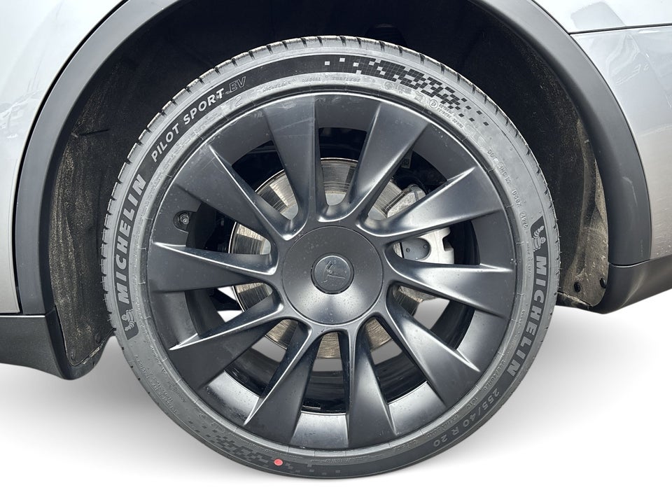 Tesla Model Y Long Range AWD 5d