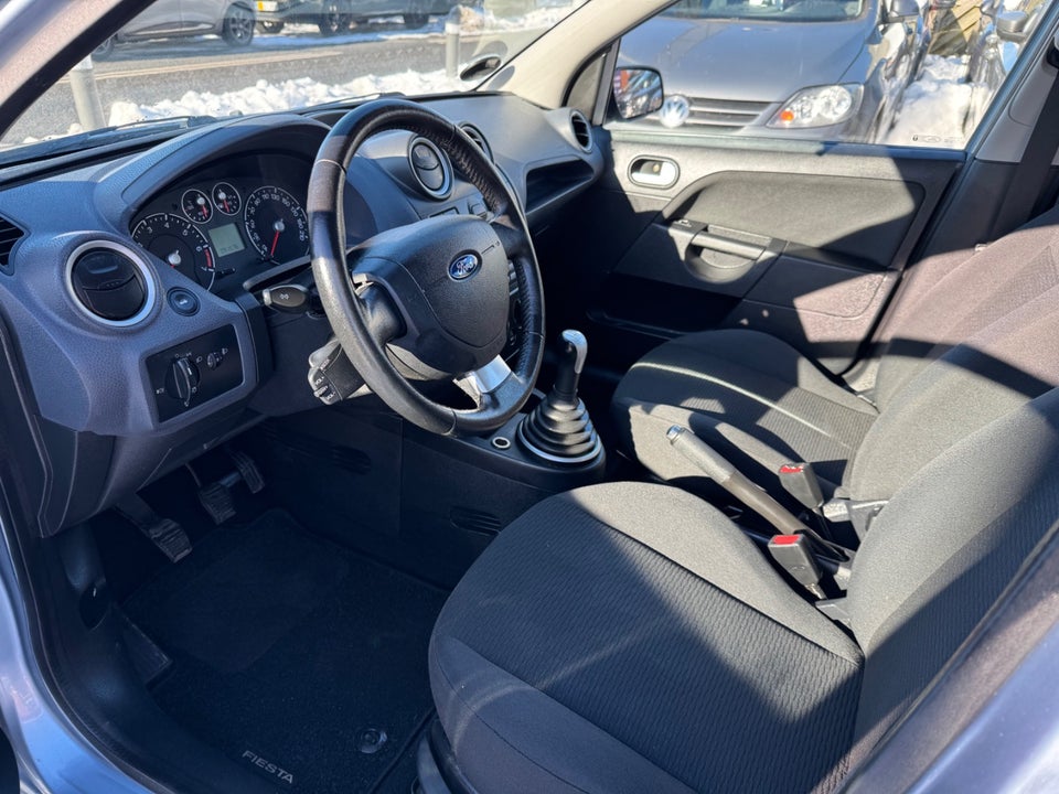 Ford Fiesta 1,6 Ghia 5d