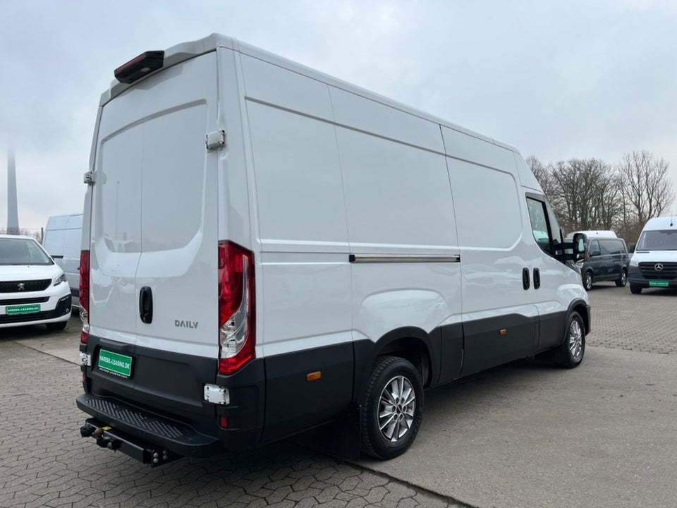 Iveco Daily 2,3 35S16 12m³ Van AG8