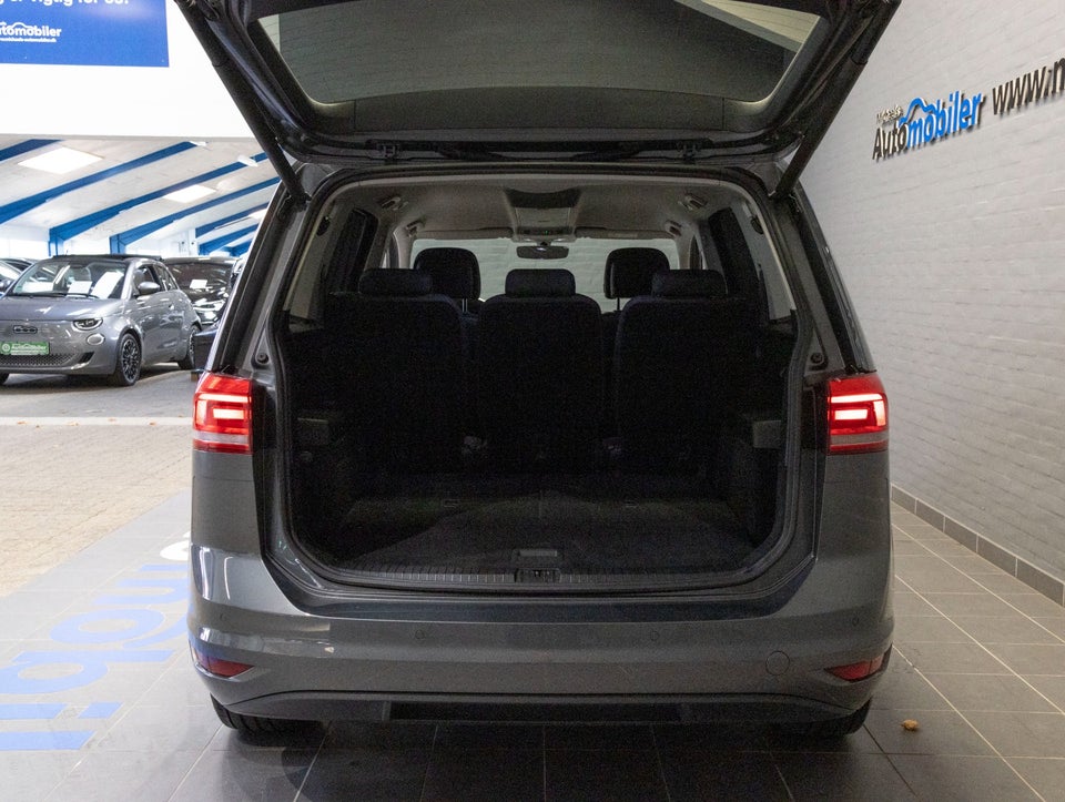 VW Touran 2,0 TDi 115 Highline Family DSG 7prs 5d