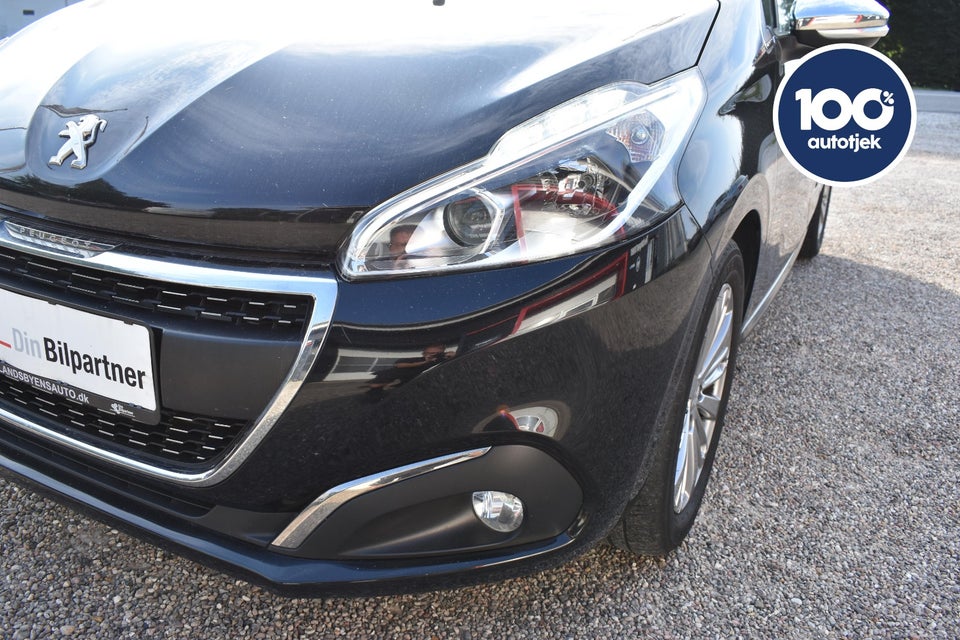 Peugeot 208 1,2 PureTech 82 Allure Sky 5d