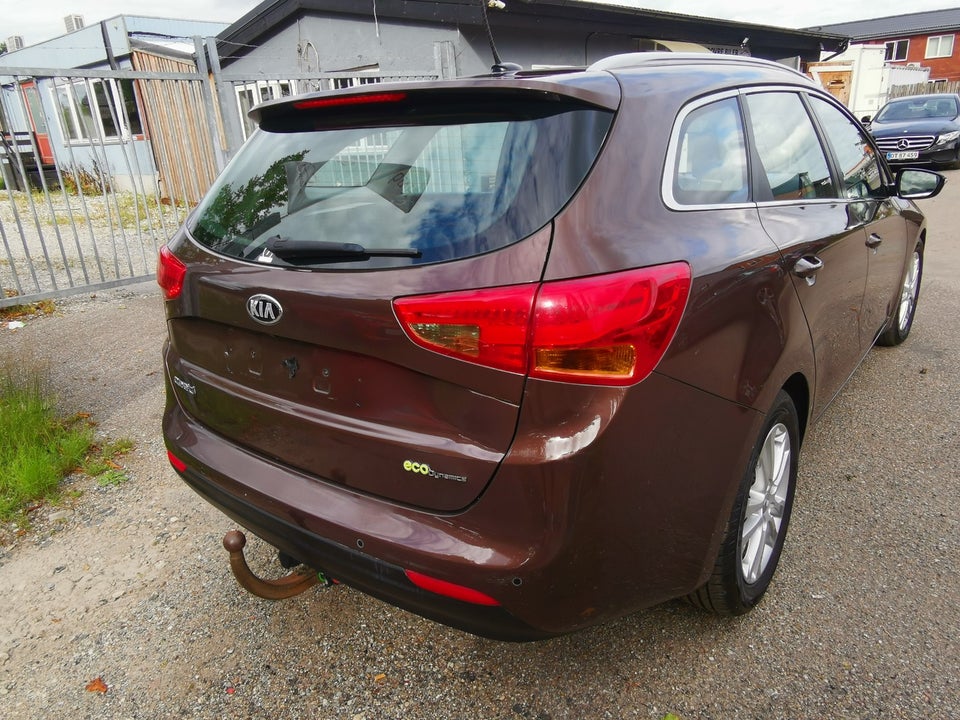 Kia Ceed 1,6 CRDi 128 Premium+ SW 5d