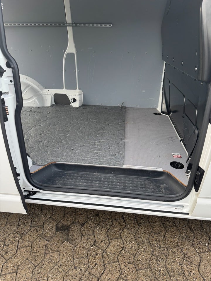 VW Transporter 2,0 TDi 150 Kassevogn DSG lang