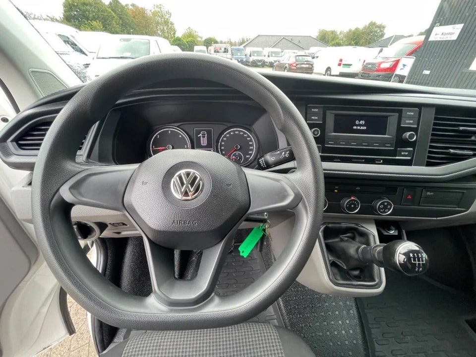 VW Transporter 2,0 TDi 110 Kassevogn lang