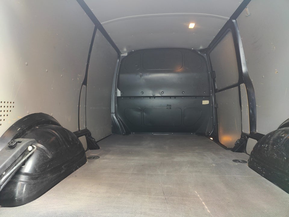 VW Transporter 2,0 TDi 150 Kassevogn lang