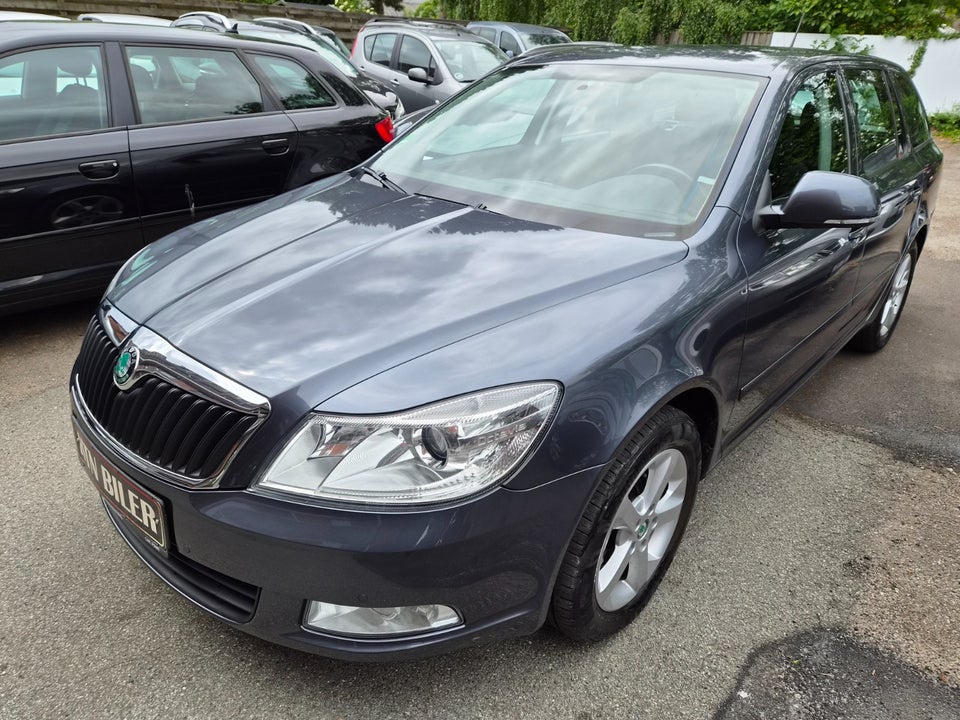 Skoda Octavia 1,6 TDi 105 Ambiente Combi 5d