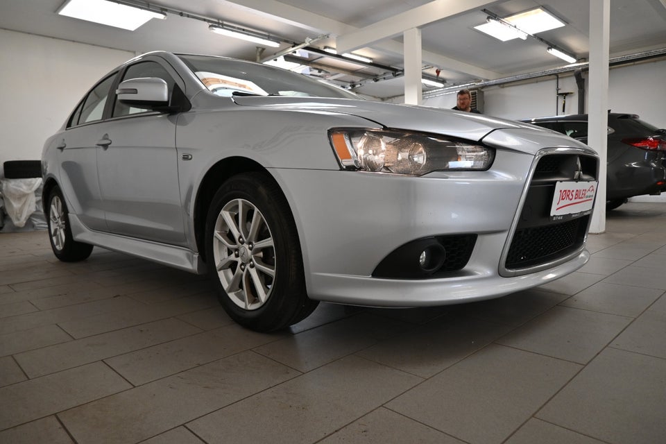 Mitsubishi Lancer 1,6 Invite SportSedan 4d
