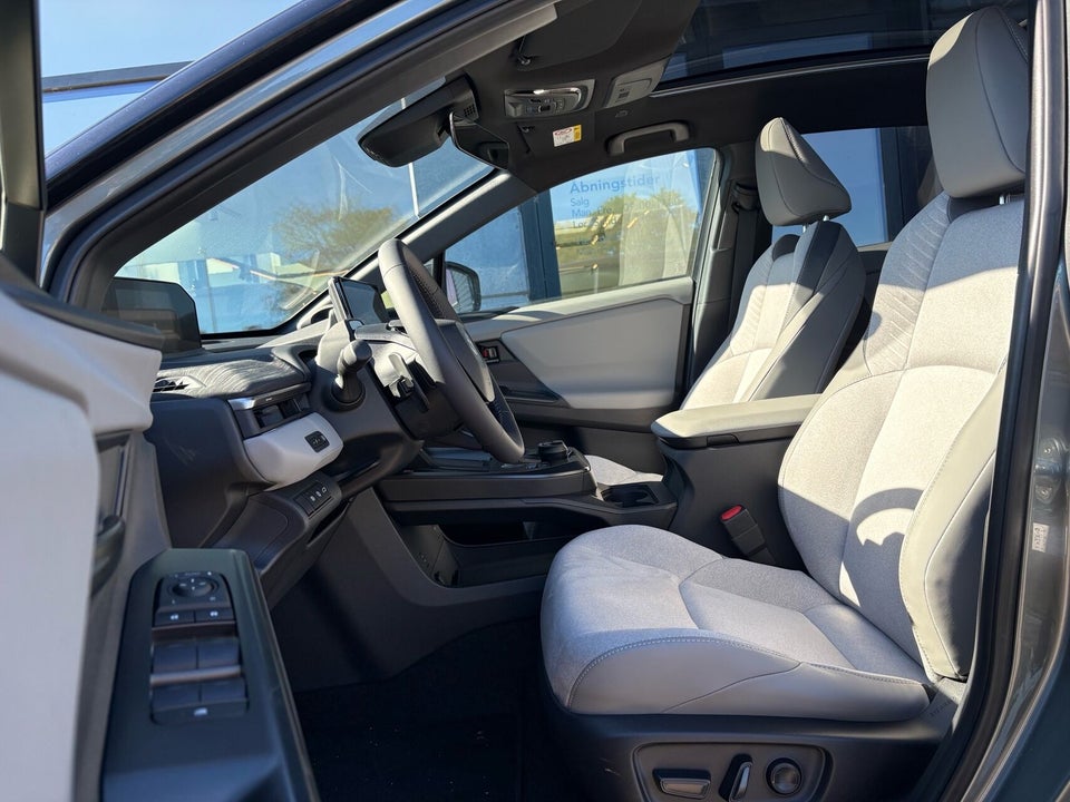 Toyota C-HR+ 77 Executive AWD 5d