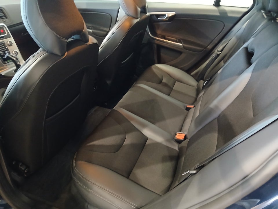 Volvo V60 2,0 T5 245 Momentum aut. 5d