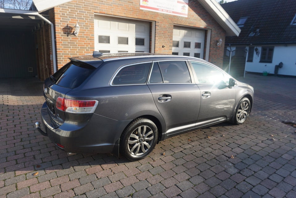 Toyota Avensis 1,8 VVT-i T2 Business stc. 5d