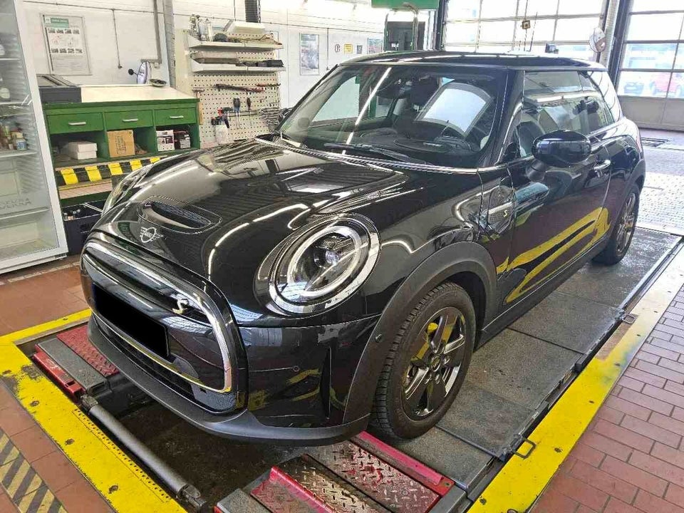 MINI Cooper SE Essential 3d