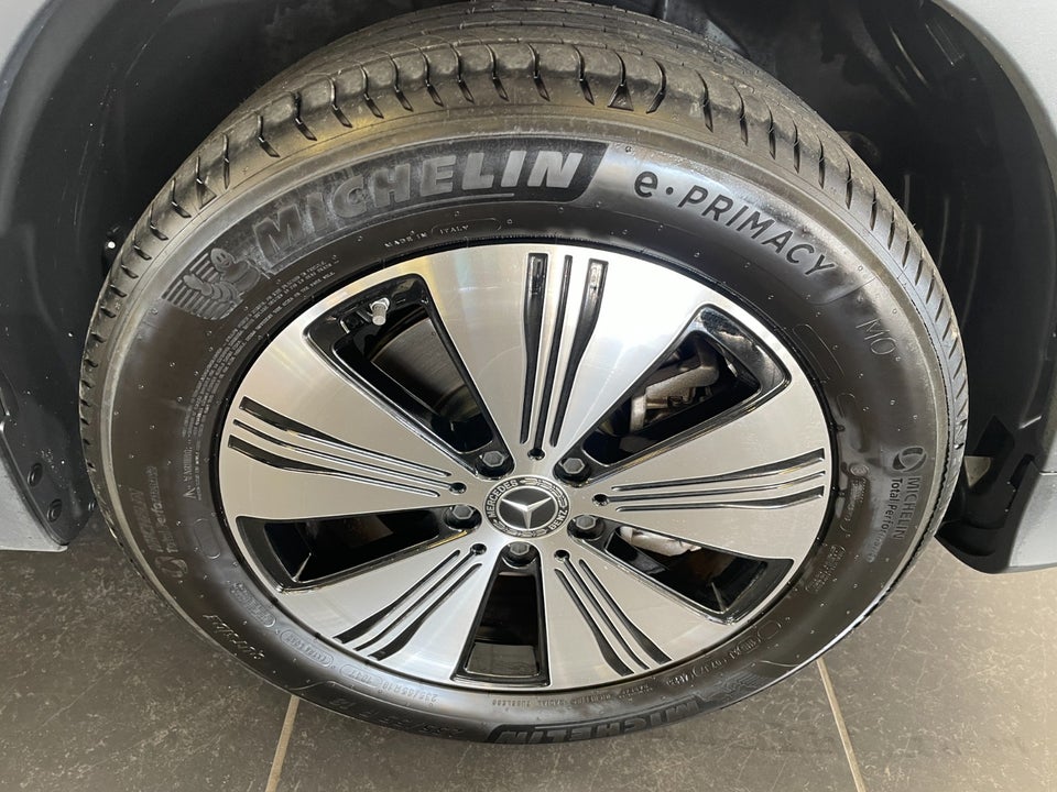 Mercedes EQB300 Progressive 4Matic 5d