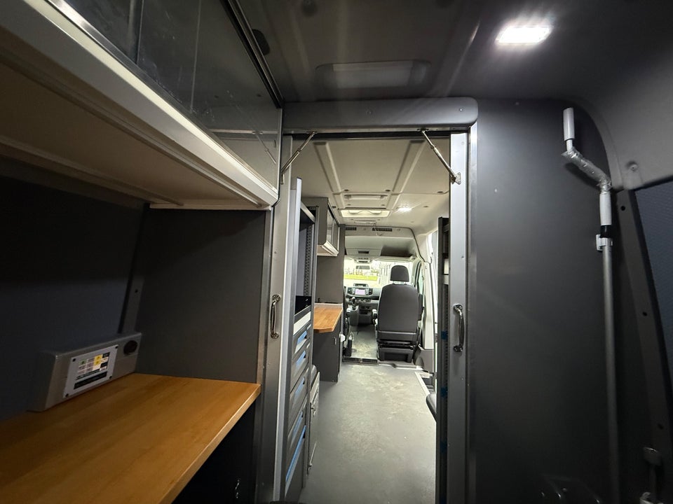 VW Crafter 35 2,0 TDi 177 Kassevogn L3H2 4Motion