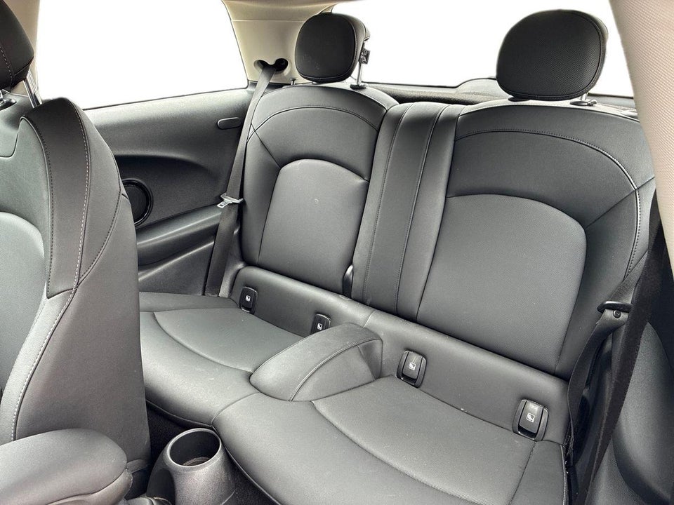 MINI Cooper SE Essential 3d