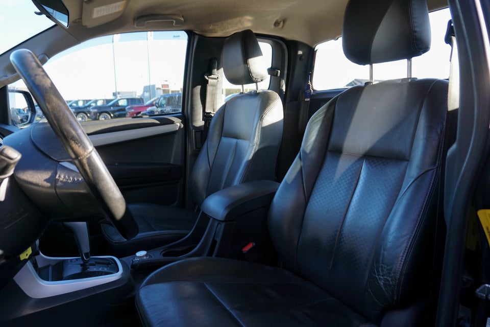 Isuzu D-Max 2,5 TD 163 Ext. Cab Exclusive aut. 2d