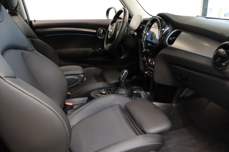 MINI Cooper SE Essential 3d