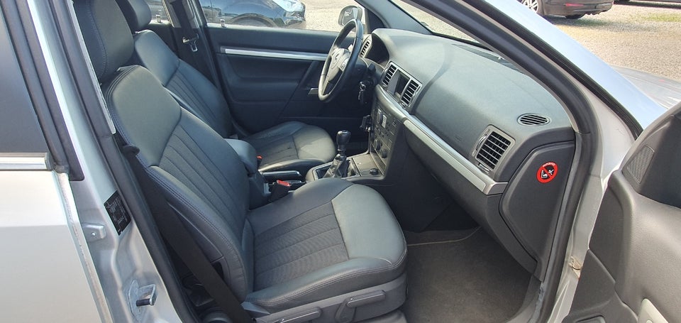 Opel Vectra 2,2 16V Direct Comfort 5d