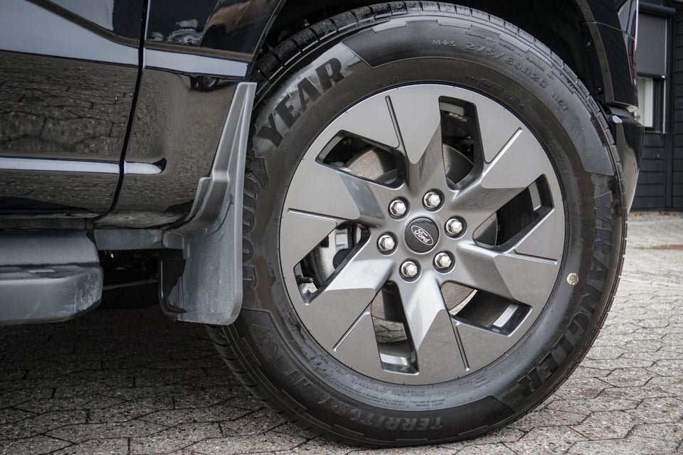 Ford F-150 123 Lightning Flash Extended Range 4d