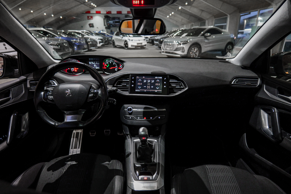 Peugeot 308 1,6 BlueHDi 120 Selection Sky SW 5d