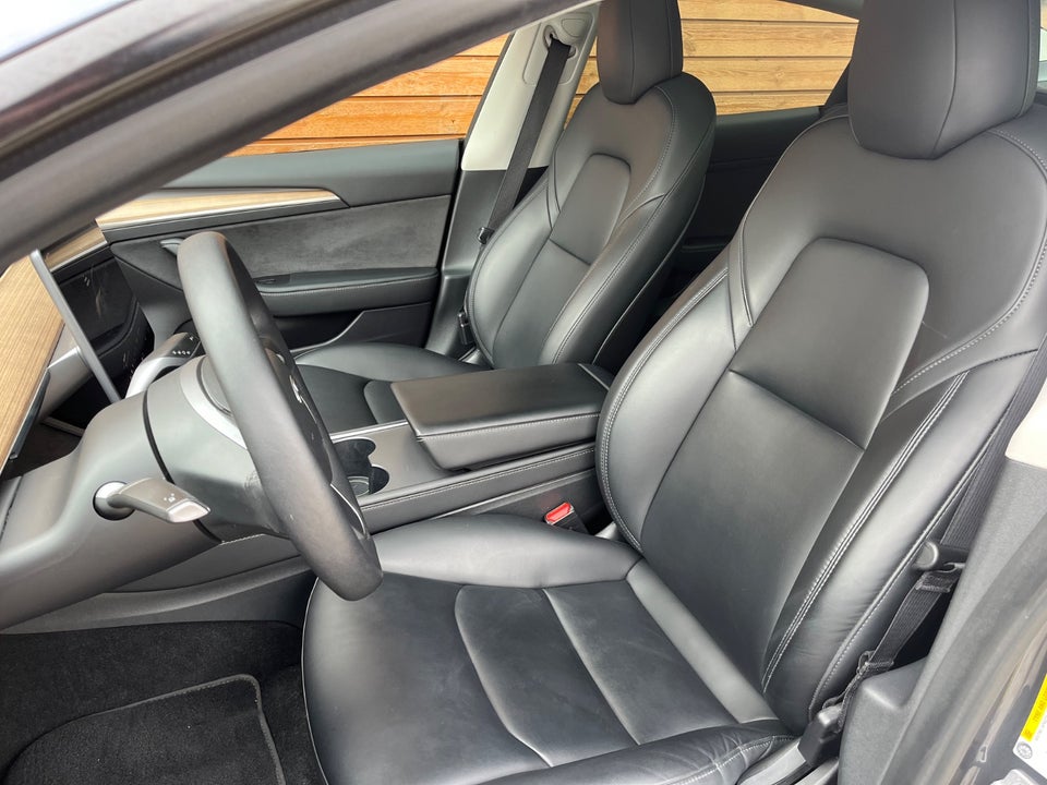 Tesla Model 3 Standard Range+ RWD 4d