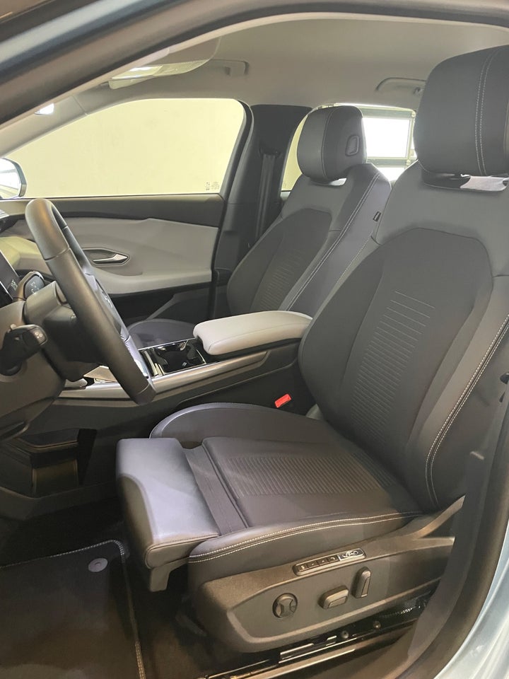 Ford Explorer 84 Select Extended Range AWD 5d