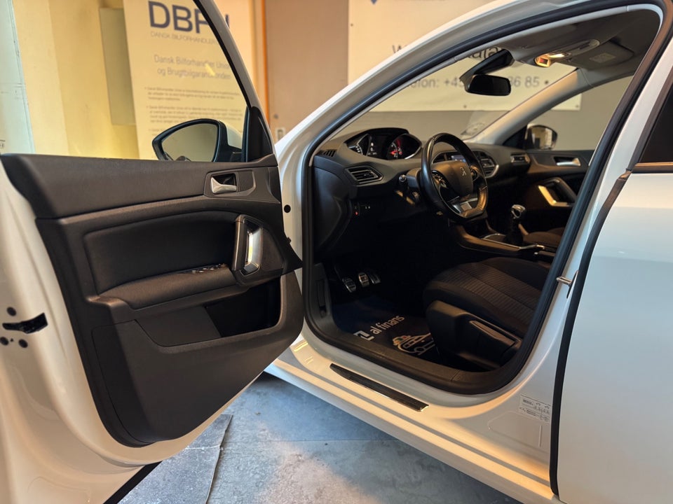 Peugeot 308 1,5 BlueHDi 130 Active 5d